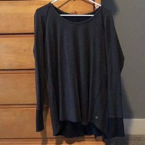 Lululemon long sleeve top with thumb holes